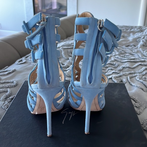🔥SALE!!GORGEOUS!Giuseppe Zanotti Circle Cut out Cage blue booties with dust bag - Picture 2 of 11